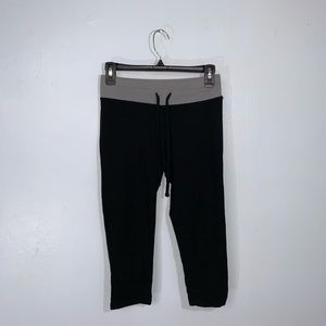 PINK: Black Cropped Leggings